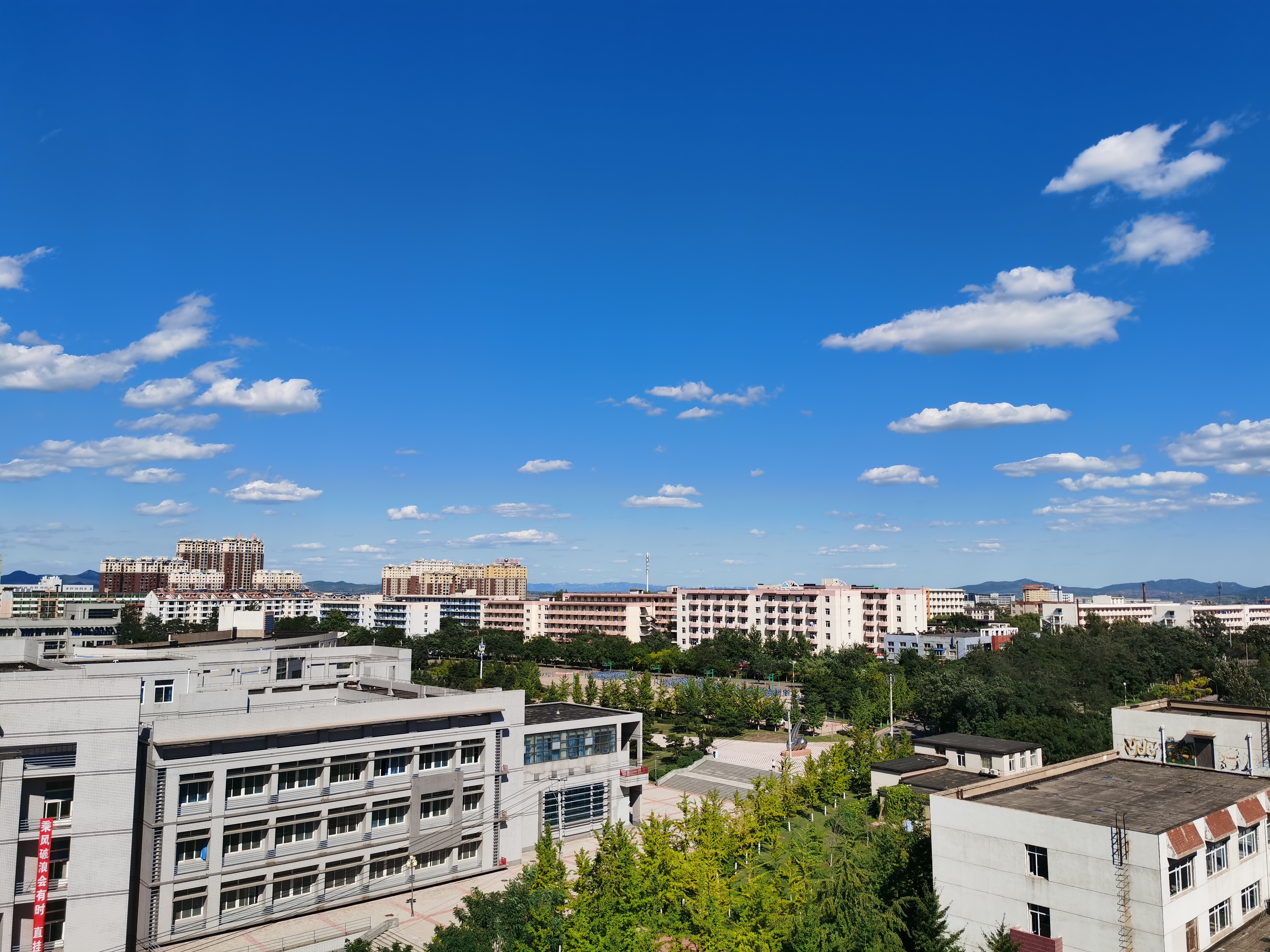 辽宁工业大学校园风光图片